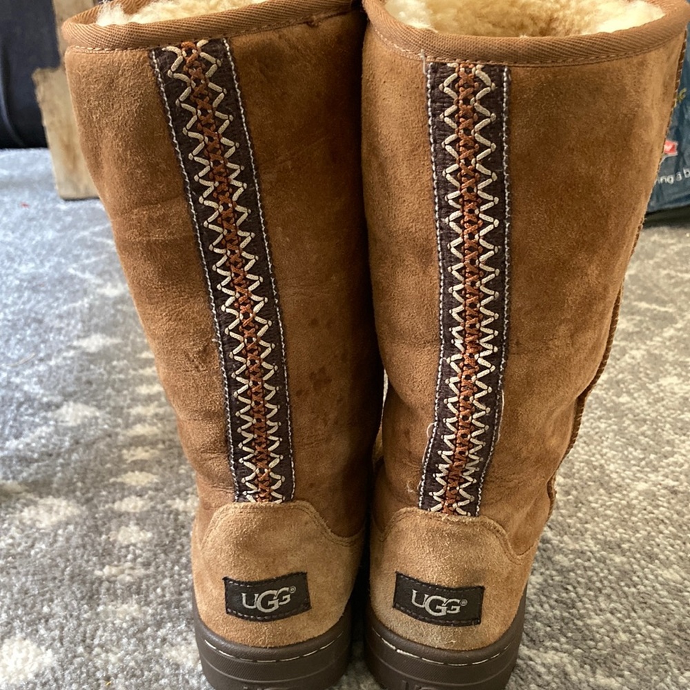 Great condition pre-loved UGG revival tall boots chestnut  size 6